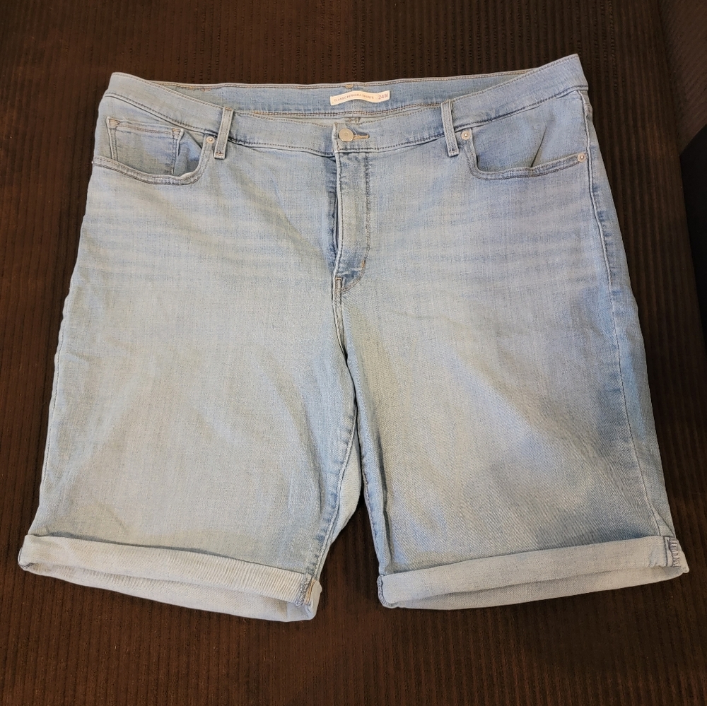 Levi's Cuffed Bermuda Shorts 24W